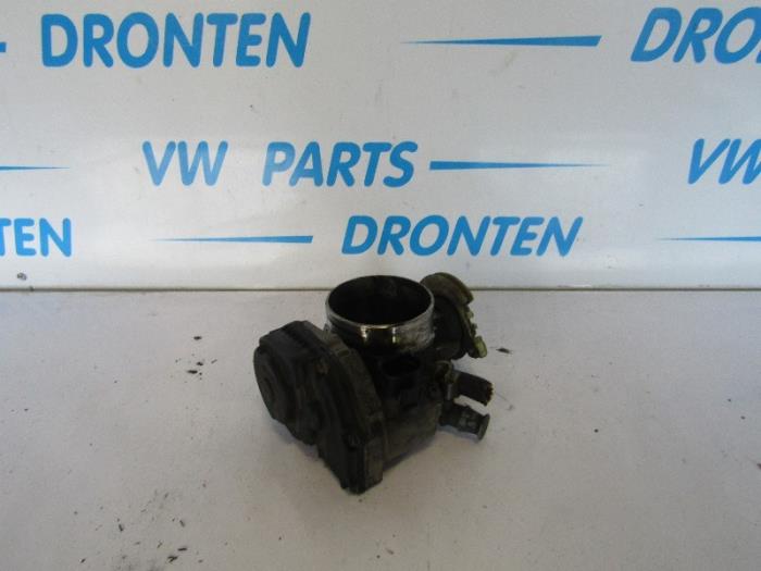 Gebruikte Gasklephuis Volkswagen Passat (3B2) 2.8 30V Syncro/4Motion Prijs € 45,00 Margeregeling aangeboden door VW Parts Dronten