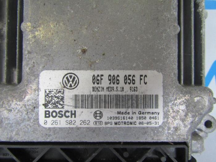 Boordcomputer van een Volkswagen Passat Variant (3C5) 2.0 FSI 16V 2006