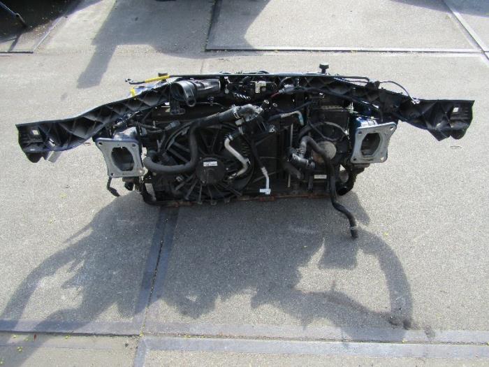 Gebruikte Frontpaneel Ford Focus 3 Wagon 1.0 Ti-VCT EcoBoost 12V 100 Prijs € 150,00 Margeregeling aangeboden door VW Parts Dronten
