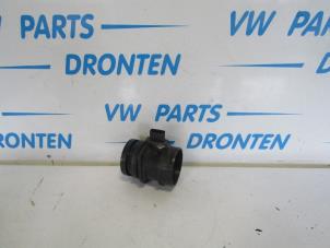 Gebruikte Luchthoeveelheidsmeter Volkswagen Golf VI (5K1) 2.0 GTI 16V Prijs € 30,00 Margeregeling aangeboden door VW Parts Dronten