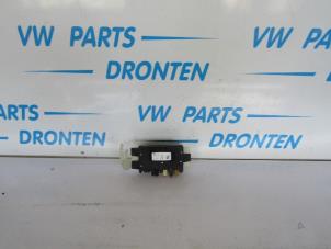 Gebruikte Antenne Versterker Volkswagen Touran (1T1/T2) 2.0 TDI DPF Prijs € 35,00 Margeregeling aangeboden door VW Parts Dronten