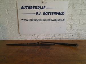 Gebruikte Ruitenwisserarm voor Volkswagen New Beetle (9C1/9G1) 1.8 20V Turbo Prijs op aanvraag aangeboden door VW Parts Dronten