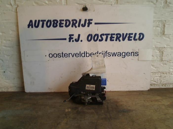 Deurslot Cilinder rechts van een Volkswagen Caddy III (2KA,2KH,2CA,2CH) 1.9 TDI 2004