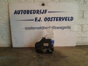 Gebruikte Portierslot Cilinder rechts Volkswagen Caddy III (2KA,2KH,2CA,2CH) 1.9 TDI Prijs € 35,00 Margeregeling aangeboden door VW Parts Dronten