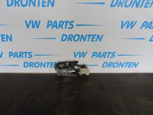 Gebruikte Slot Cilinder achter Volkswagen Phaeton (3D) 4.2 V8 40V 4Motion Prijs € 35,00 Margeregeling aangeboden door VW Parts Dronten