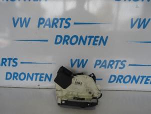 Gebruikte Portierslot Cilinder rechts Volkswagen Polo V (6R) 1.6 TDI 16V 90 Prijs € 25,00 Margeregeling aangeboden door VW Parts Dronten