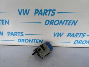 Gebruikte Portierslot Cilinder rechts Audi A4 Avant (B5) 2.4 30V Prijs € 35,00 Margeregeling aangeboden door VW Parts Dronten