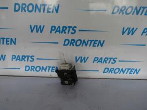 Gebruikte Portierslot Cilinder links Audi A4 Avant (B5) 2.4 30V Prijs € 35,00 Margeregeling aangeboden door VW Parts Dronten