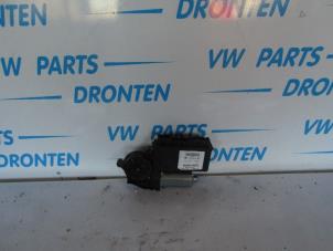 Gebruikte Ruitmechaniek 4Deurs links-achter Volkswagen Phaeton (3D) 4.2 V8 40V 4Motion Prijs € 17,50 Margeregeling aangeboden door VW Parts Dronten