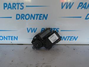 Gebruikte Ruitmechaniek 2Deurs rechts-voor Volkswagen Phaeton (3D) 4.2 V8 40V 4Motion Prijs € 17,50 Margeregeling aangeboden door VW Parts Dronten
