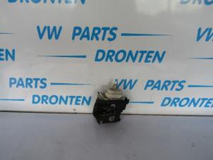 Gebruikte Portierslot Cilinder rechts Audi A4 Avant (B5) 2.4 30V Prijs € 35,00 Margeregeling aangeboden door VW Parts Dronten
