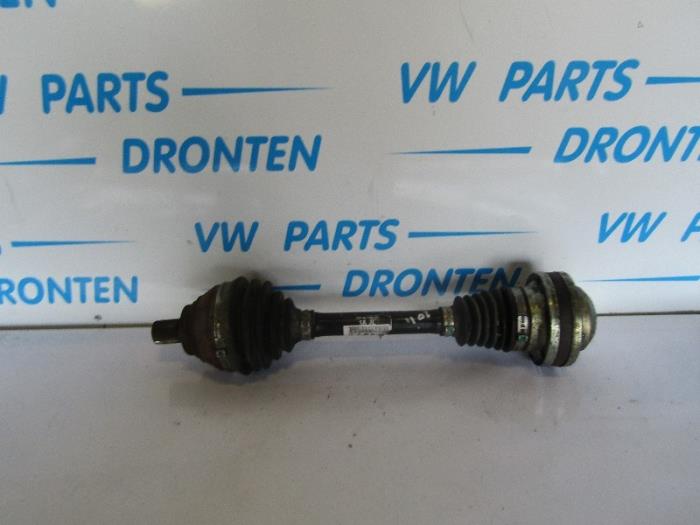 Gebruikte Aandrijfas links-voor Volkswagen Golf VI (5K1) 2.0 GTI 16V Prijs € 45,00 Margeregeling aangeboden door VW Parts Dronten