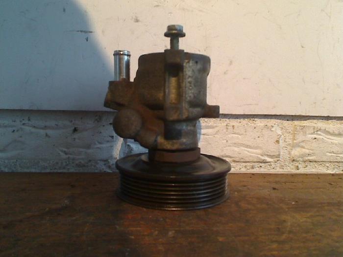 Gebruikte Pomp Servo Volkswagen Lupo (6X1) 1.0 MPi 50 Prijs op aanvraag aangeboden door VW Parts Dronten
