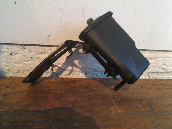 Gebruikte Servo Oliereservoir Volkswagen Lupo (6X1) 1.0 MPi 50 Prijs op aanvraag aangeboden door VW Parts Dronten