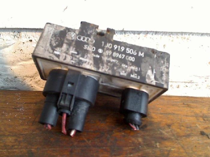 Gebruikte Computer Diversen Volkswagen Polo IV (9N1/2/3) 1.4 16V Prijs € 12,50 Margeregeling aangeboden door VW Parts Dronten