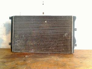 Gebruikte Radiateur Volkswagen Caddy Combi III (2KB,2KJ) 1.9 TDI Prijs € 25,00 Margeregeling aangeboden door VW Parts Dronten