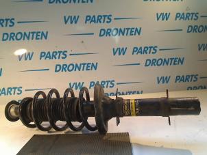 Gebruikte Mac Phersonpoot links-voor Volkswagen Golf IV (1J1) 1.9 TDI Prijs € 50,00 Margeregeling aangeboden door VW Parts Dronten