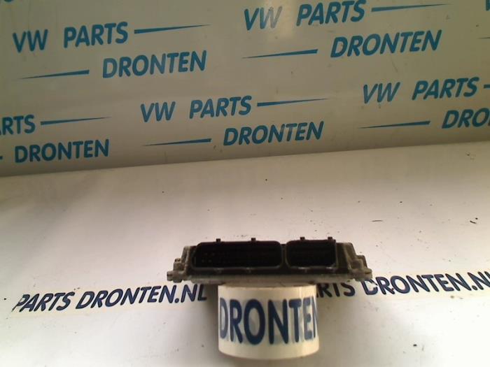 Boordcomputer van een Volkswagen Polo V (6R) 1.4 TDI 2015