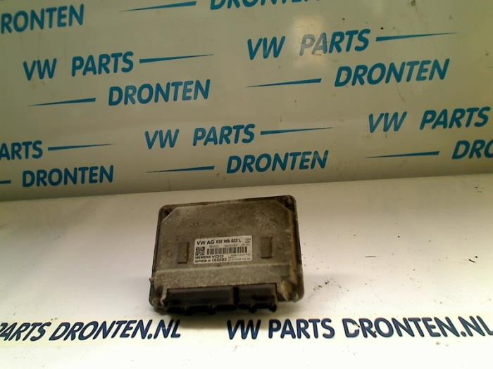 Boordcomputer van een Volkswagen Polo V (6R) 1.4 TDI 2015