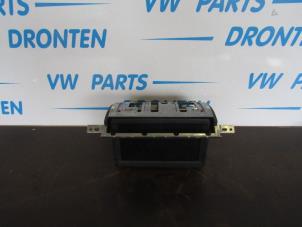 Gebruikte Display Interieur Audi A8 (D3) 4.0 TDI V8 32V Quattro Prijs € 295,00 Margeregeling aangeboden door VW Parts Dronten