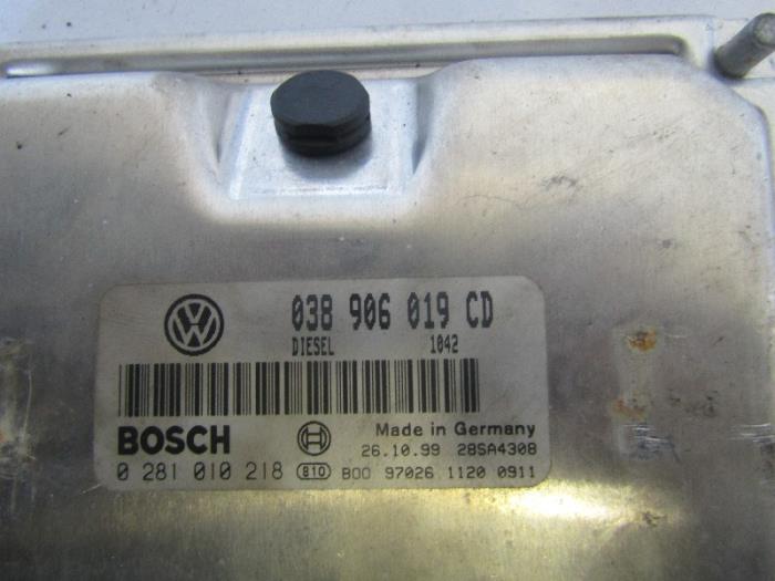 Boordcomputer van een Volkswagen Passat Variant (3B5) 1.9 TDI 115 1999