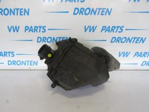 Gebruikte Luchtfilterhuis Volkswagen Phaeton (3D) 4.2 V8 40V 4Motion Prijs € 45,00 Margeregeling aangeboden door VW Parts Dronten