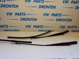 Gebruikte Ruitenwisserarm set Volkswagen Up! (121) 1.0 12V 60 Prijs € 25,00 Margeregeling aangeboden door VW Parts Dronten