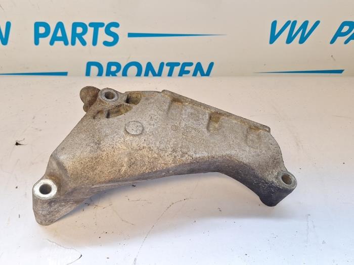 Gebruikte Motorsteun Volkswagen Transporter T5 2.0 TDI DRF Prijs € 19,99 Margeregeling aangeboden door VW Parts Dronten