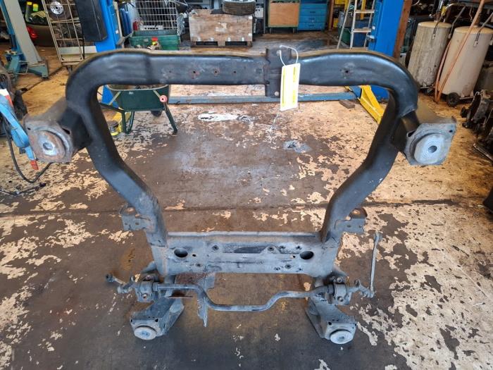 Subframe van een Volkswagen Transporter T5 2.0 TDI DRF 2012