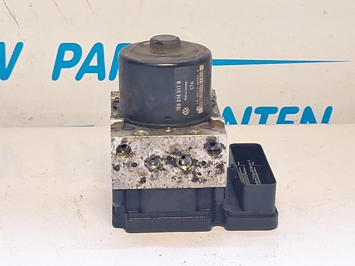 Gebruikte ABS Pomp Volkswagen Transporter T5 2.0 TDI DRF Prijs € 200,00 Margeregeling aangeboden door VW Parts Dronten