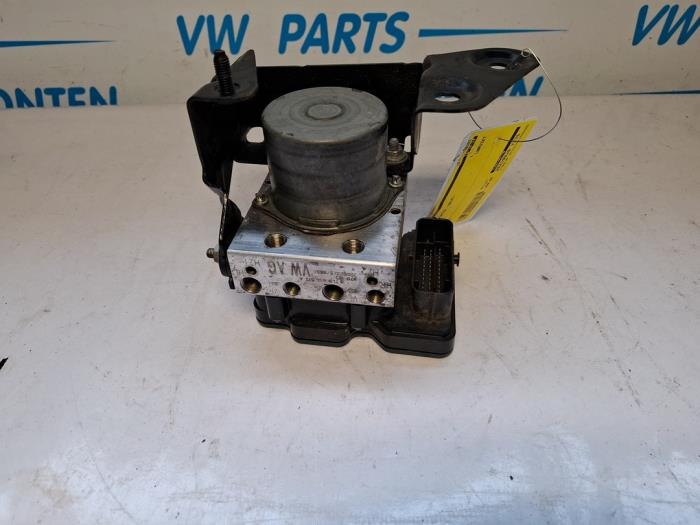 Gebruikte ABS Pomp Volkswagen Transporter T6 2.0 TDI DRF Prijs € 250,00 Margeregeling aangeboden door VW Parts Dronten