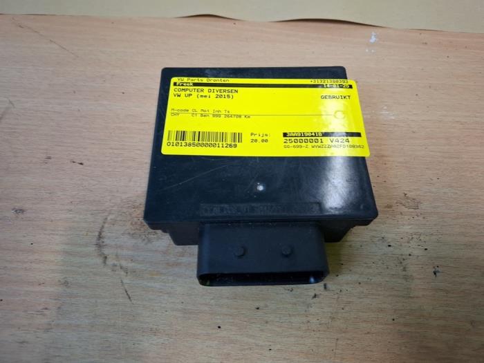 Gebruikte Computer Diversen Volkswagen Up! (121) 1.0 12V 60 Prijs € 20,00 Margeregeling aangeboden door VW Parts Dronten