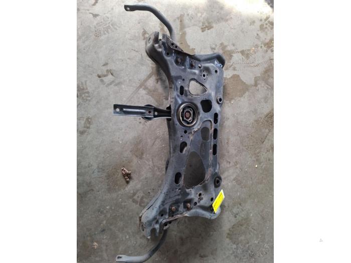 Gebruikte Subframe Volkswagen Golf VII Variant (AUVV) 1.2 TSI BlueMotion 16V Prijs € 50,00 Margeregeling aangeboden door VW Parts Dronten