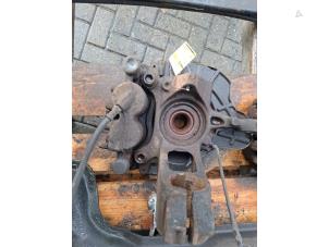 Gebruikte Fusee houder links-voor Fiat Ducato (250) 2.3 D 130 Multijet Prijs € 57,00 Margeregeling aangeboden door VW Parts Dronten