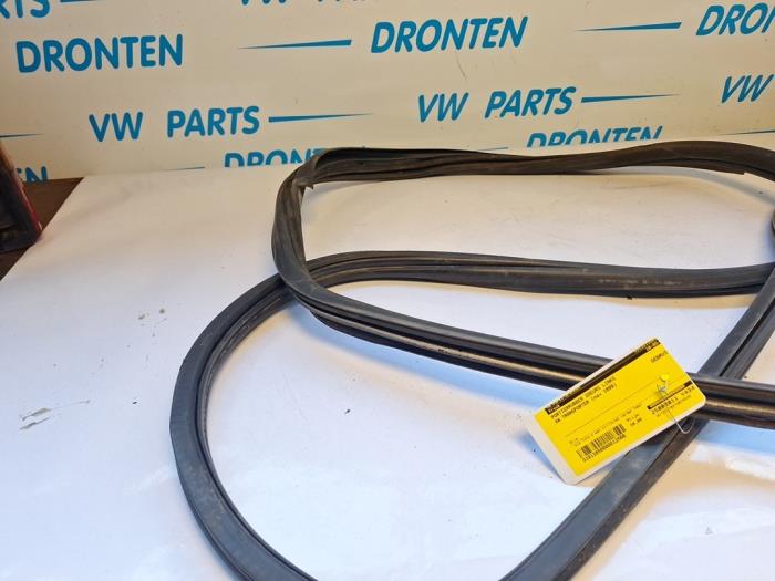 Portierrubber 2Deurs links van een Volkswagen Transporter T4 2.5 TDI 1999