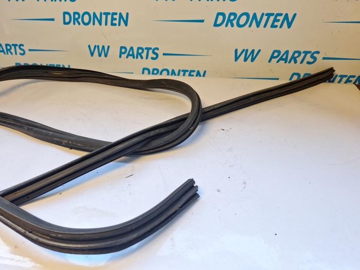 Portierrubber 2Deurs links van een Volkswagen Transporter T4 2.5 TDI 1999