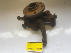 Gebruikte Fusee houder links-voor Volkswagen Transporter T4 2.5 TDI Prijs € 50,00 Margeregeling aangeboden door VW Parts Dronten