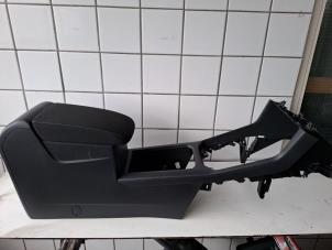 Gebruikte Middenconsoles Volkswagen Golf Sportsvan (AUVS) 1.5 TSI Evo BlueMotion 16V Prijs € 70,00 Margeregeling aangeboden door VW Parts Dronten