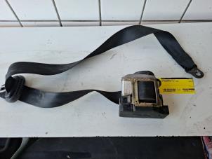 Gebruikte Gordelspanner rechts Volkswagen Transporter T4 2.5 TDI Prijs € 50,00 Margeregeling aangeboden door VW Parts Dronten