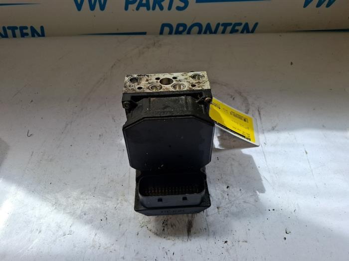 Gebruikte ABS Pomp Audi A8 (D3) 3.7 V8 40V Quattro Prijs € 300,00 Margeregeling aangeboden door VW Parts Dronten