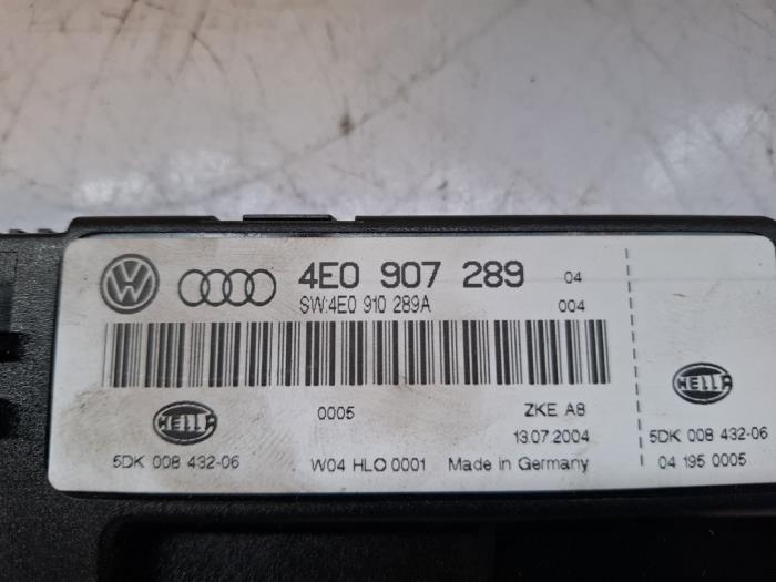 Computer Body Control van een Audi A8 (D3) 3.7 V8 40V Quattro 2005