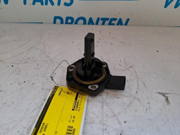 Gebruikte Oliepeil sensor Audi A8 (D3) 3.7 V8 40V Quattro Prijs € 20,00 Margeregeling aangeboden door VW Parts Dronten