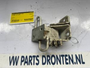 Gebruikte Scharnier deur rechts-voor Volkswagen Caddy IV 1.6 TDI 16V Prijs € 20,00 Margeregeling aangeboden door VW Parts Dronten