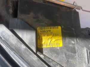 Gebruikte Rechter Koplamp Volvo C30 (EK/MK) 1.8 16V Flexifuel Prijs € 150,00 Margeregeling aangeboden door VW Parts Dronten