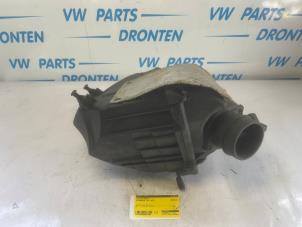 Gebruikte Luchtfilterhuis Volkswagen Phaeton (3D) 6.0 W12 48V 4Motion Prijs € 60,00 Margeregeling aangeboden door VW Parts Dronten