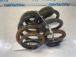 Gebruikte Schroefveer achter Volkswagen Transporter T6 2.0 TDI 150 Prijs € 60,00 Margeregeling aangeboden door VW Parts Dronten