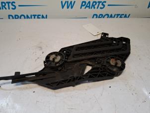 Gebruikte Koplampframe rechts Skoda Octavia (1Z3) 1.6 TDI Greenline Prijs € 30,00 Margeregeling aangeboden door VW Parts Dronten