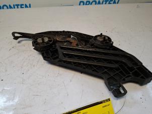 Gebruikte Koplampframe links Skoda Octavia (1Z3) 1.6 TDI Greenline Prijs € 30,00 Margeregeling aangeboden door VW Parts Dronten