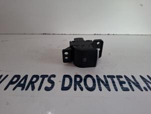 Gebruikte Handrem schakelaar Alfa Romeo Giulia (952) 2.2d 180 16V Prijs € 20,00 Margeregeling aangeboden door VW Parts Dronten