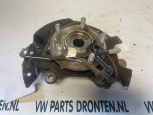 Gebruikte Fusee houder links-voor Kia Xceed 1.6 GDI PHEV Prijs € 80,00 Margeregeling aangeboden door VW Parts Dronten